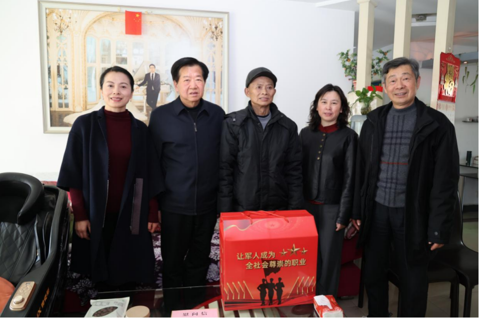 情暖冬日 尊崇永续 ——金山区会开展元旦春节走访慰问活动